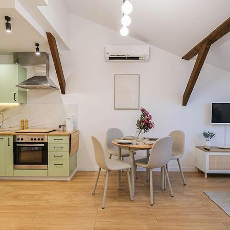 Apartamento Cozy Loft Under The Wawel Sky Cracovia Exterior foto