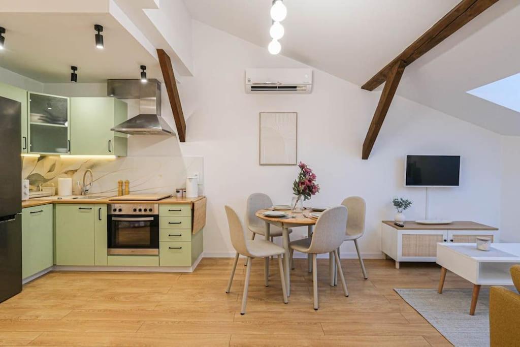 Apartamento Cozy Loft Under The Wawel Sky Cracovia Exterior foto